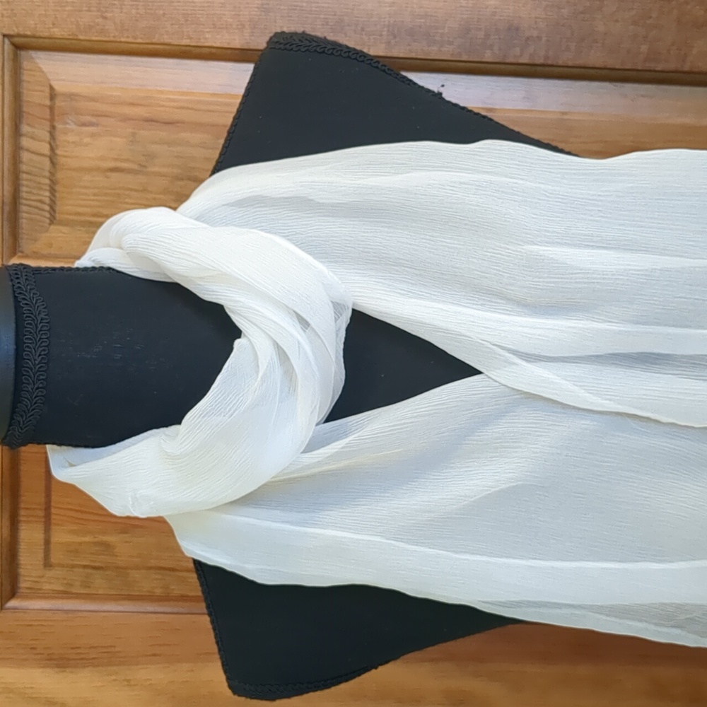 Alicia Mugetti Cream Scarf